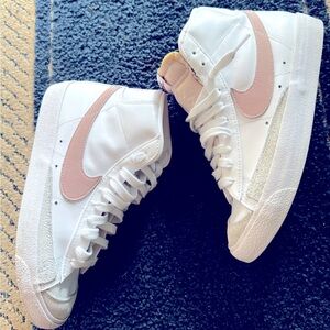 Women’s NIKE BLAZERS - 9 🩷 Good condition